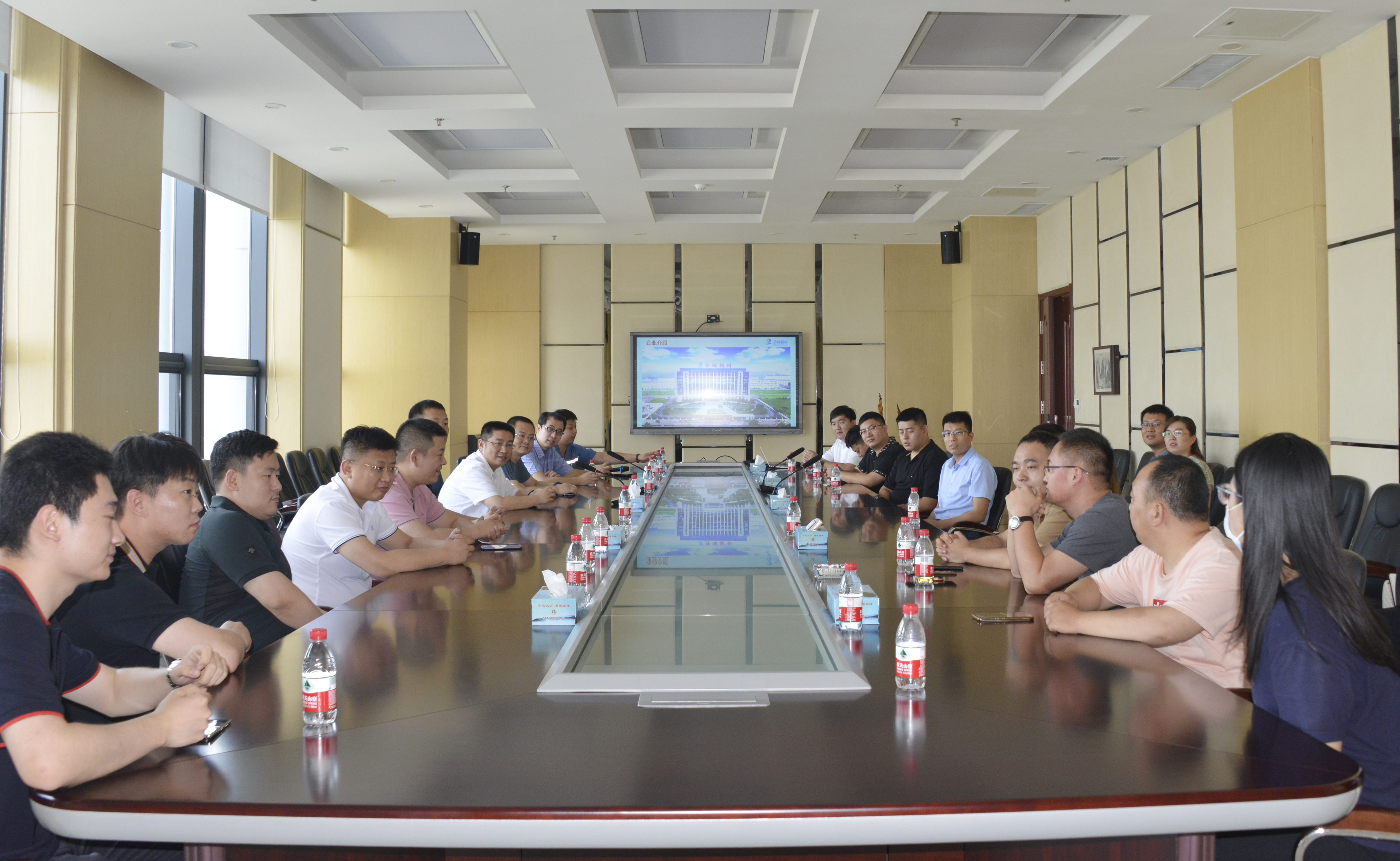 临淄区青年企业家代表到必赢网址bwi437参观学习